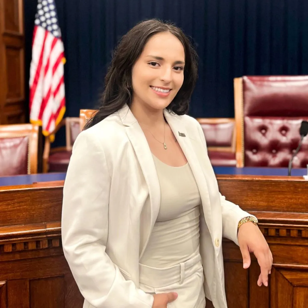 Isabel R